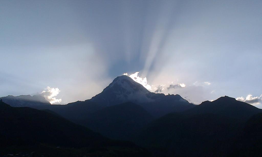 Qusha Guesthouse Meeting In The Mountains And Views Kazbegi Exterior foto