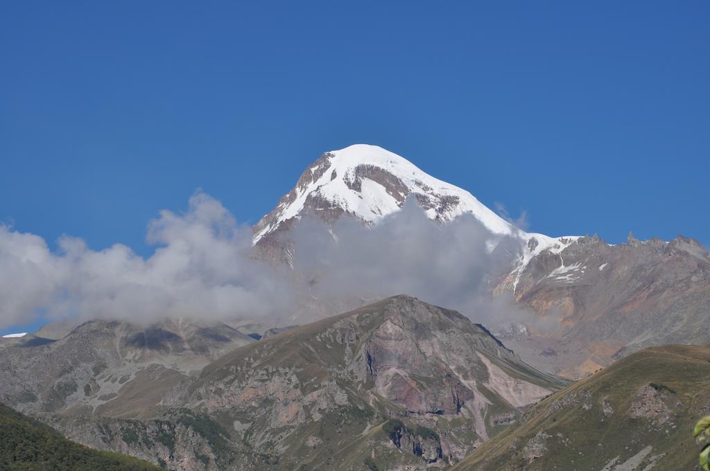 Qusha Guesthouse Meeting In The Mountains And Views Kazbegi Exterior foto