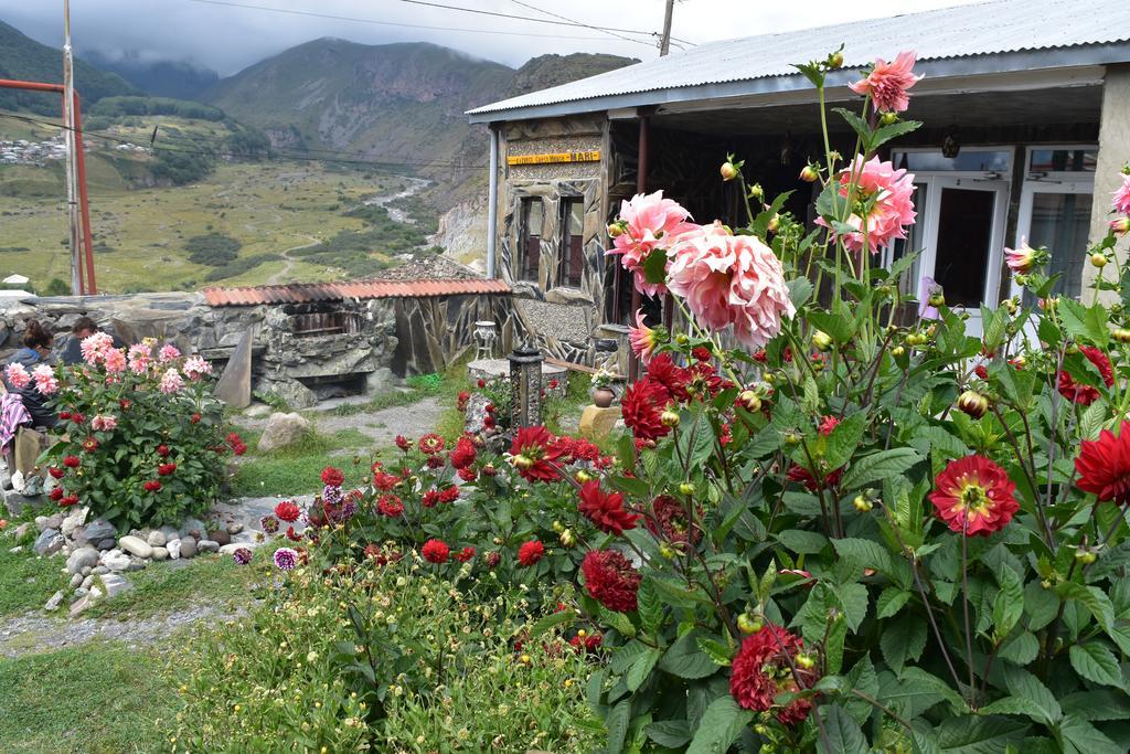 Qusha Guesthouse Meeting In The Mountains And Views Kazbegi Exterior foto