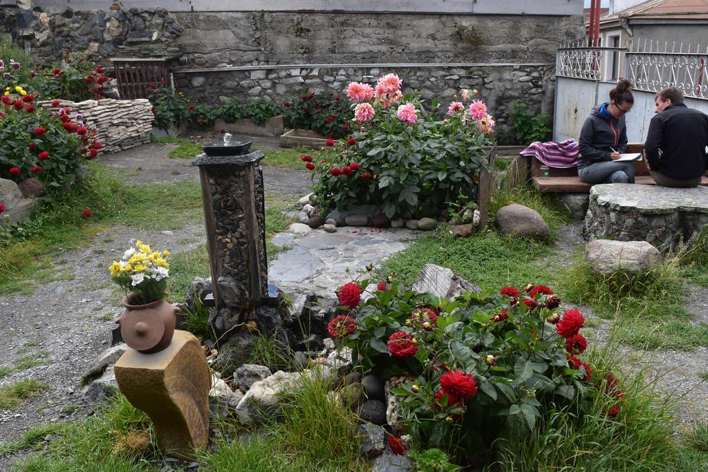 Qusha Guesthouse Meeting In The Mountains And Views Kazbegi Exterior foto