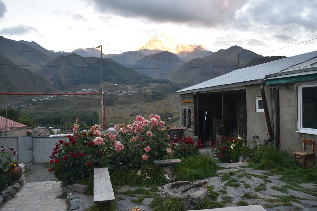 Qusha Guesthouse Meeting In The Mountains And Views Kazbegi Exterior foto