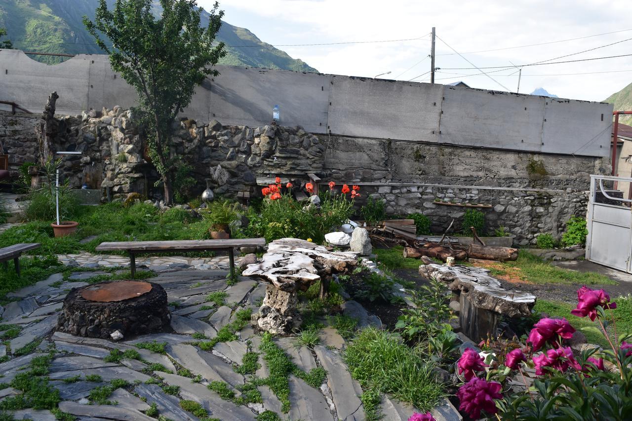 Qusha Guesthouse Meeting In The Mountains And Views Kazbegi Exterior foto