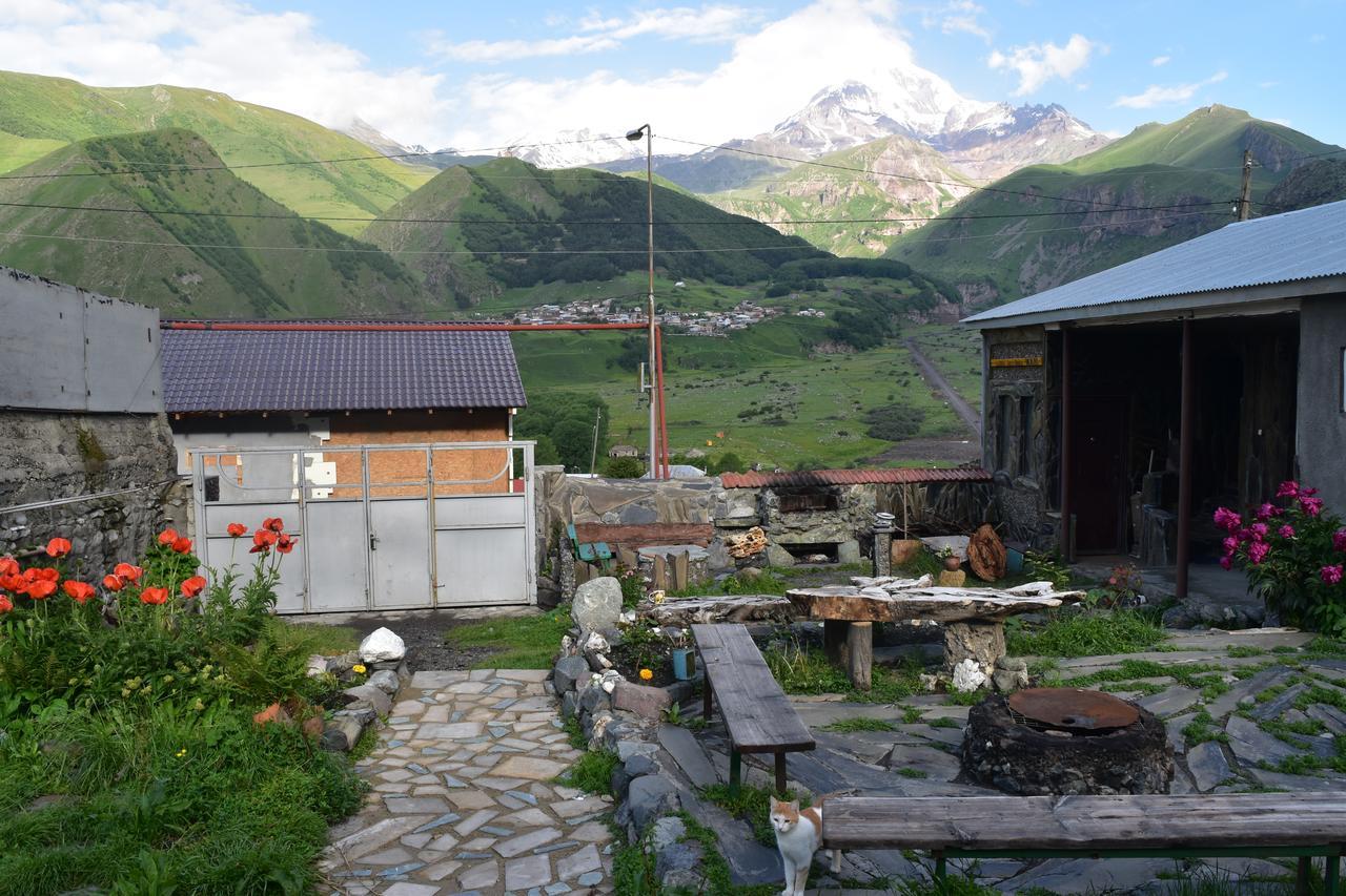 Qusha Guesthouse Meeting In The Mountains And Views Kazbegi Exterior foto