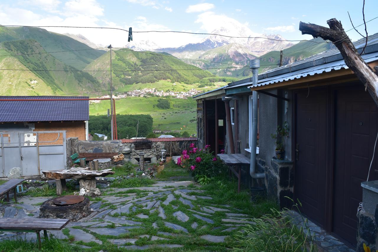Qusha Guesthouse Meeting In The Mountains And Views Kazbegi Exterior foto