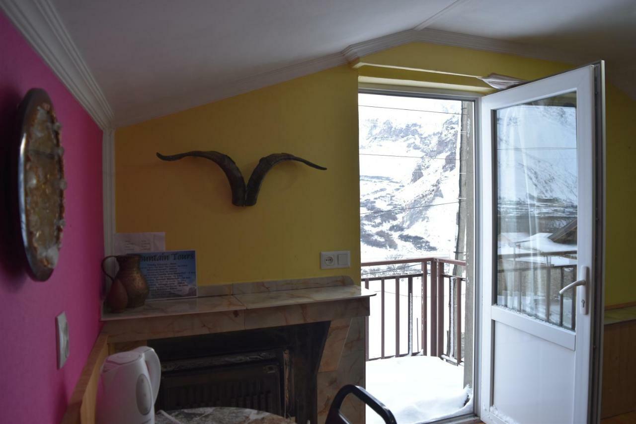 Qusha Guesthouse Meeting In The Mountains And Views Kazbegi Exterior foto