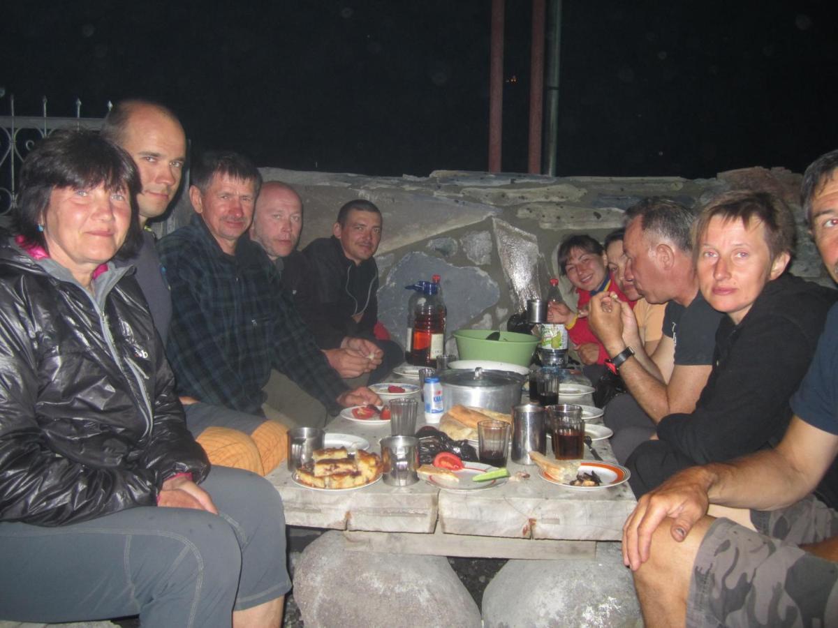 Qusha Guesthouse Meeting In The Mountains And Views Kazbegi Exterior foto
